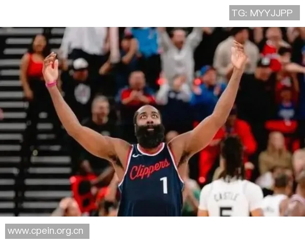 半场战报哈登火力全开贡献20分小卡紧随其后快船领先勇士3分