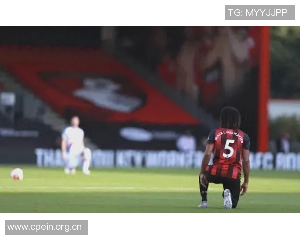 英超球员本周赛前首次单膝下跪共同反对种族歧视行动