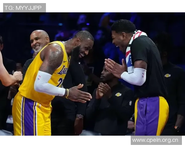 詹姆斯周二中午宣布退役实为广告宣传早有预兆引发热议 詹姆斯周二中午宣布退役实为广告宣传早有预兆引发热议