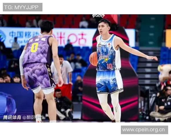 管子煜突破防守连过两人上篮被文班帽封盖精彩瞬间回顾