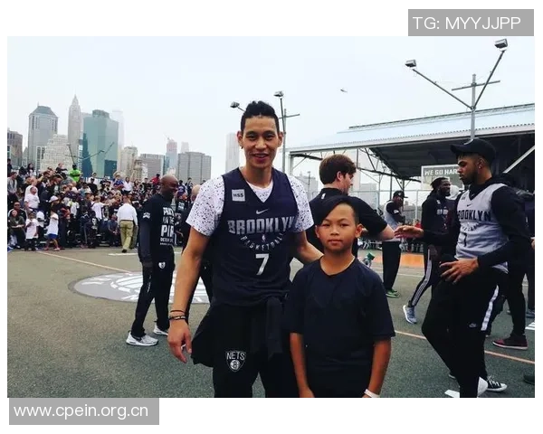 篮网中国官方拉拉队Brooklyn8签约中国经理人杨舒越引发热议