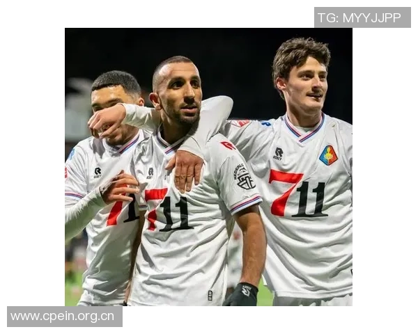 阿尔克马尔与门德斯洽谈斯米特转会皇马巴萨均表现出浓厚兴趣 阿尔克马尔与门德斯洽谈斯米特转会皇马巴萨均表现出浓厚兴趣