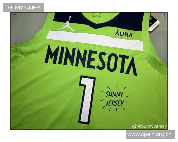 爱德华兹现场脱下比赛球衣赠送球迷令人惊叹的温暖瞬间