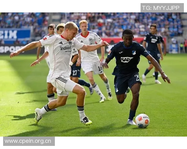 法兰克福正式签约21岁霍芬海姆边锋埃奇古亚布合同有效至2031年6月